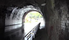 #10 墓地下のトンネル