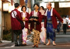六月燈の三姉妹