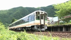 会津鉄道 緑したたる渓谷をぬけて（福島）